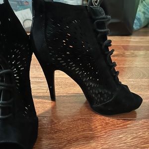 Black heels size 7.5